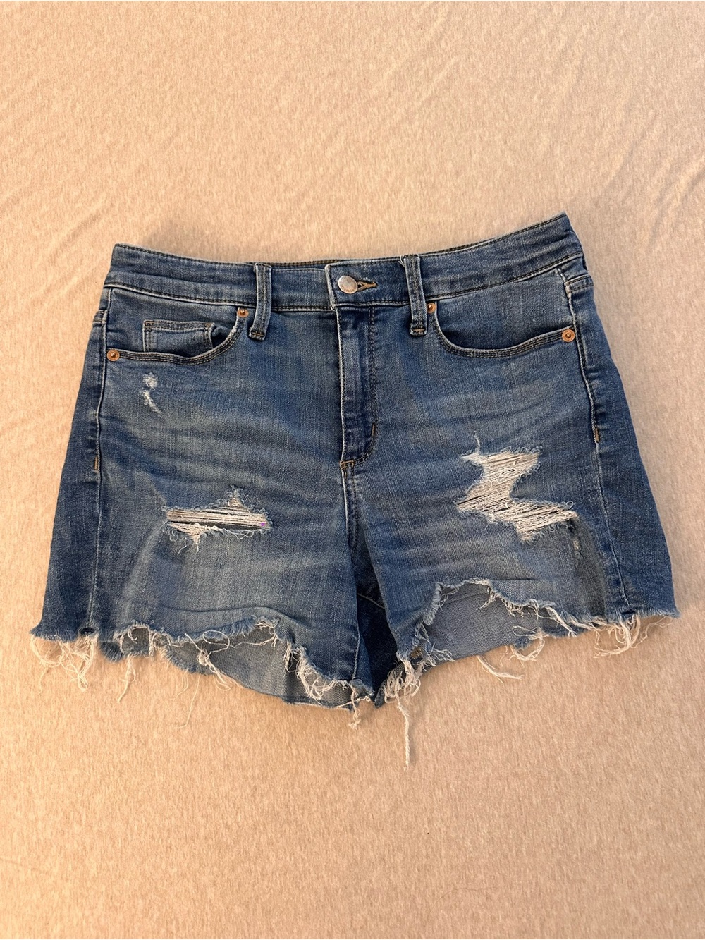 Women’s Universal Thread Distressed Denim Shorts in Blue